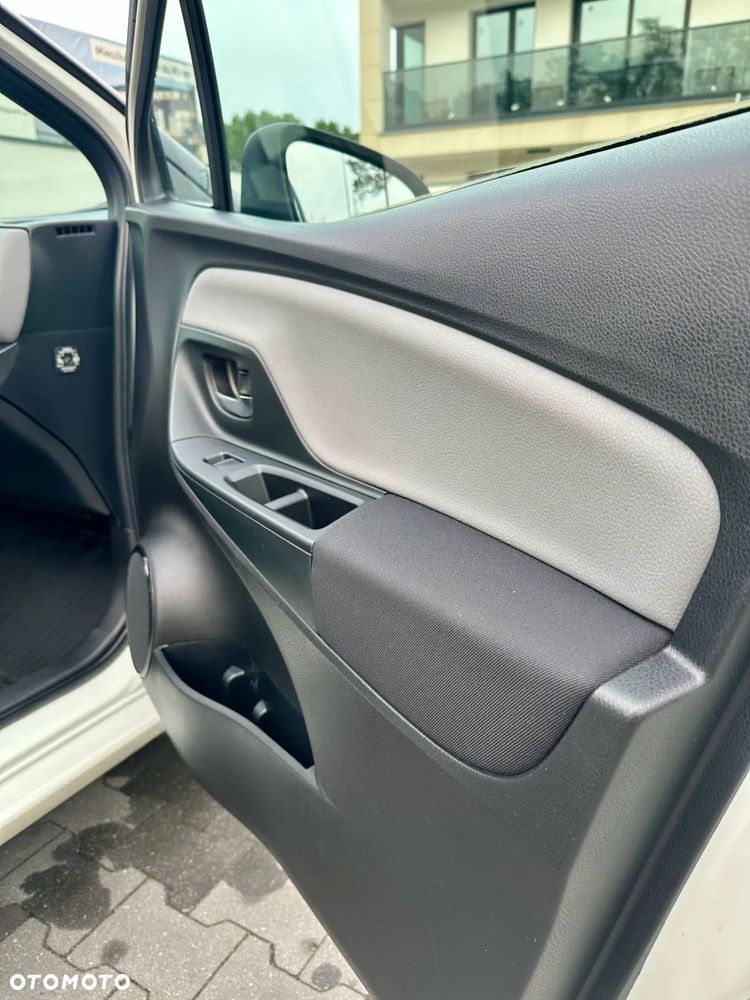 Toyota Yaris Hybrid 100 Selection Pure - 17