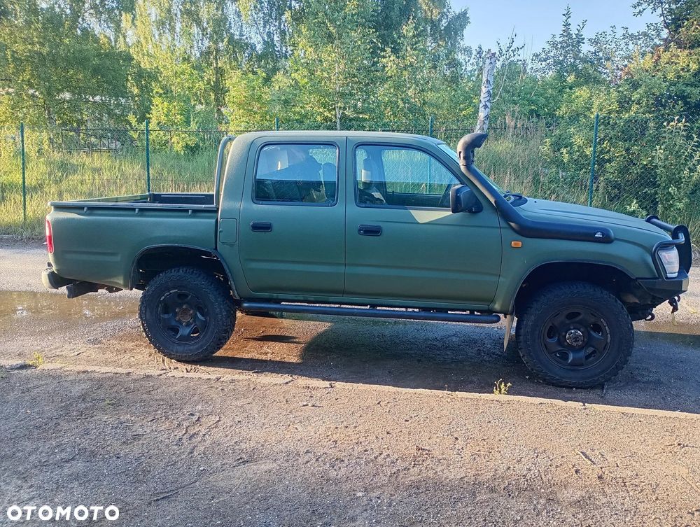 Toyota Hilux 4WD DLX - 4