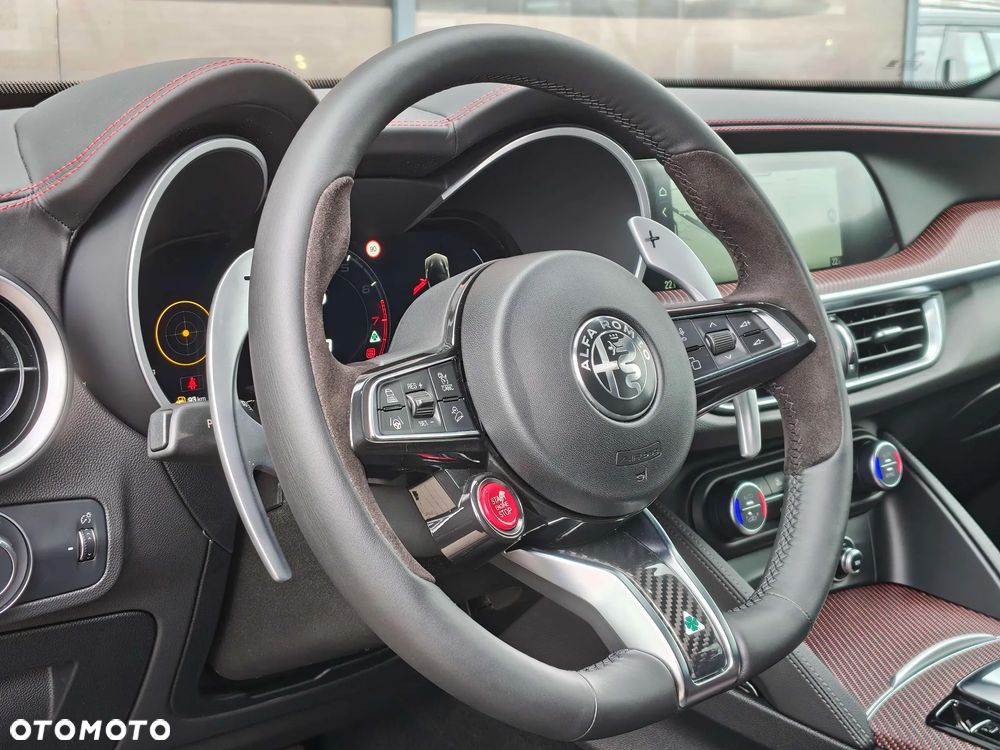 Alfa Romeo Stelvio - 13