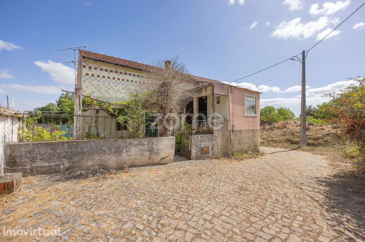 Moradia T2+2 | Garagem | Alvaiázere | Ao abrigo do Simplex - Grande imagem: 3/38