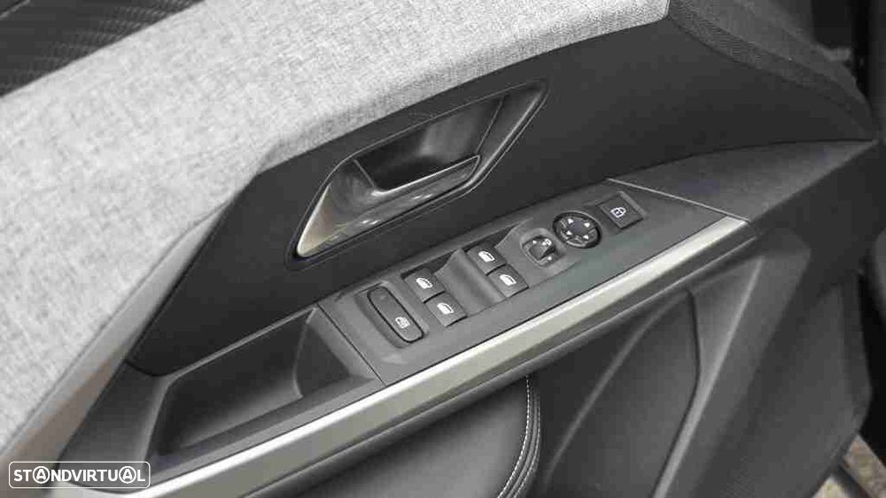 Peugeot 5008 1.2 Hybrid Allure e-DCS6 - 26