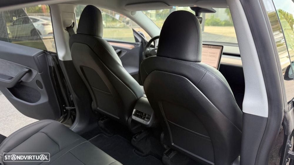 Tesla Model Y Performance Dual Motor AWD - 19