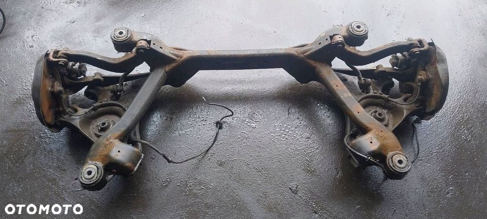 KOMPLETNE ZAWIESZENIE BELKA SANKI TYŁ HAMULCE ZACISKI AUDI A4 B6 SEDAN OŚKA - 1