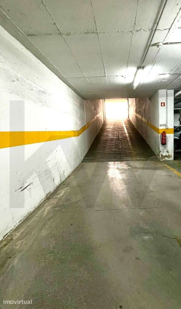 Lugar de Garagem para Arrendamento — Ao lado do Mercado Municipal de F - Grande imagem: 5/6