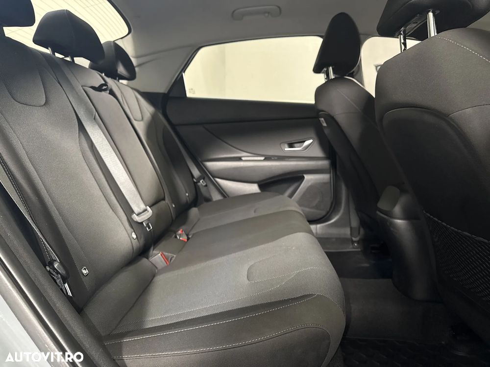 Hyundai Elantra - 13