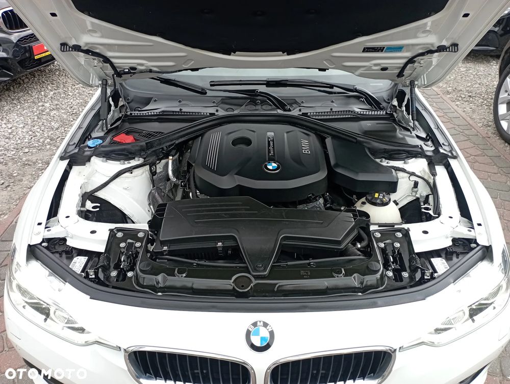 BMW Seria 3 318i - 34