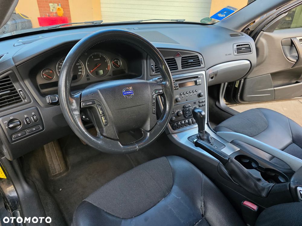 Volvo XC 70 D5 AWD Momentum - 8