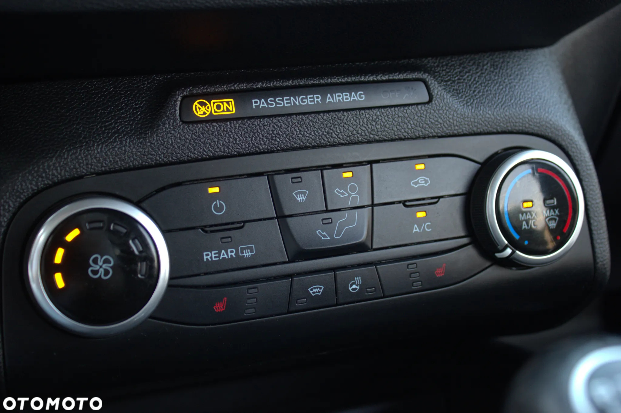 Ford Focus 1.5 EcoBlue Start-Stopp-System COOL&CONNECT DESIGN - 28