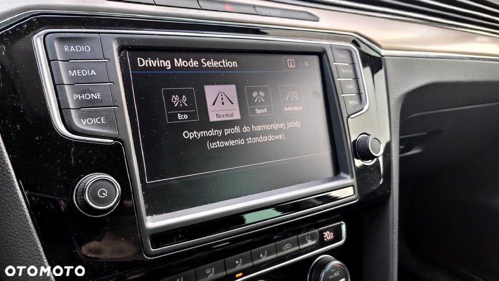 Volkswagen Passat - 30