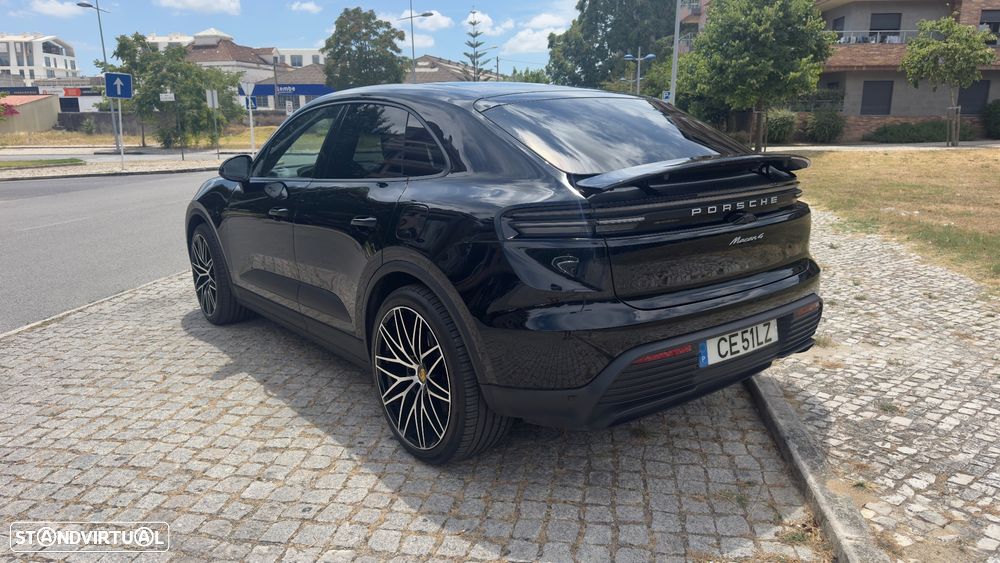 Porsche Macan Electric 4 - 7