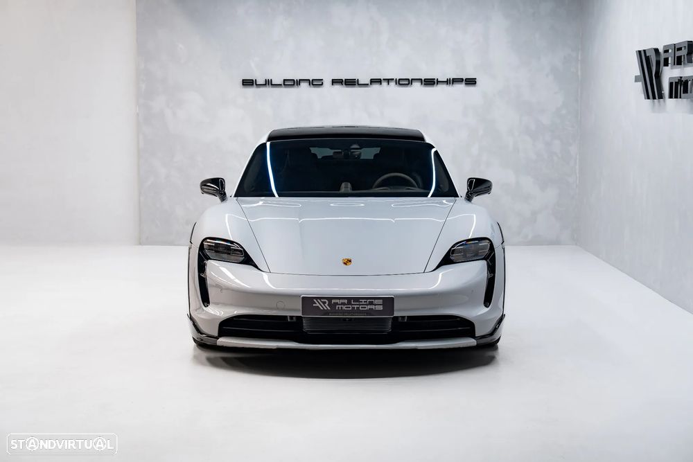 Porsche Taycan Cross Turismo 4 - 5