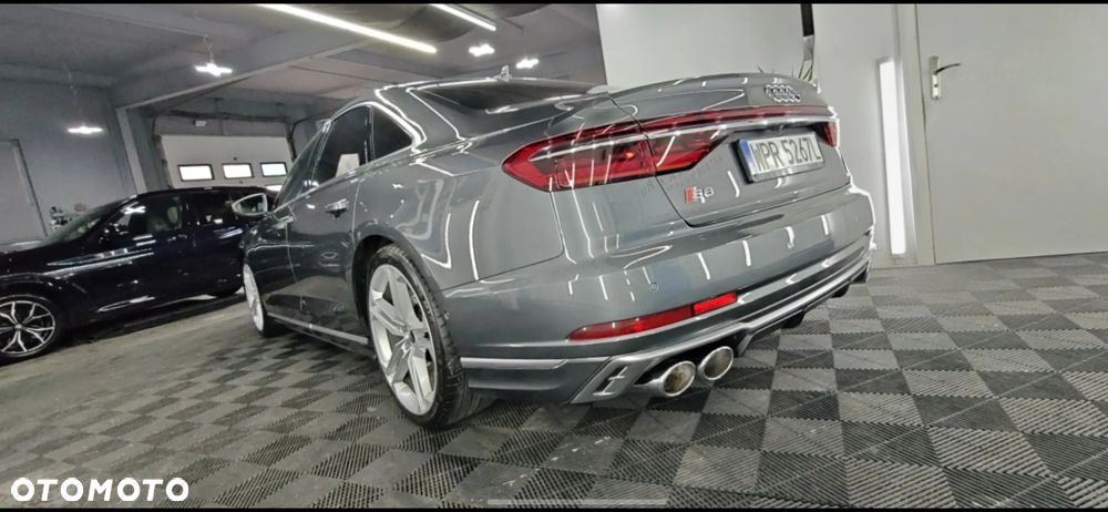 Audi S8 - 25