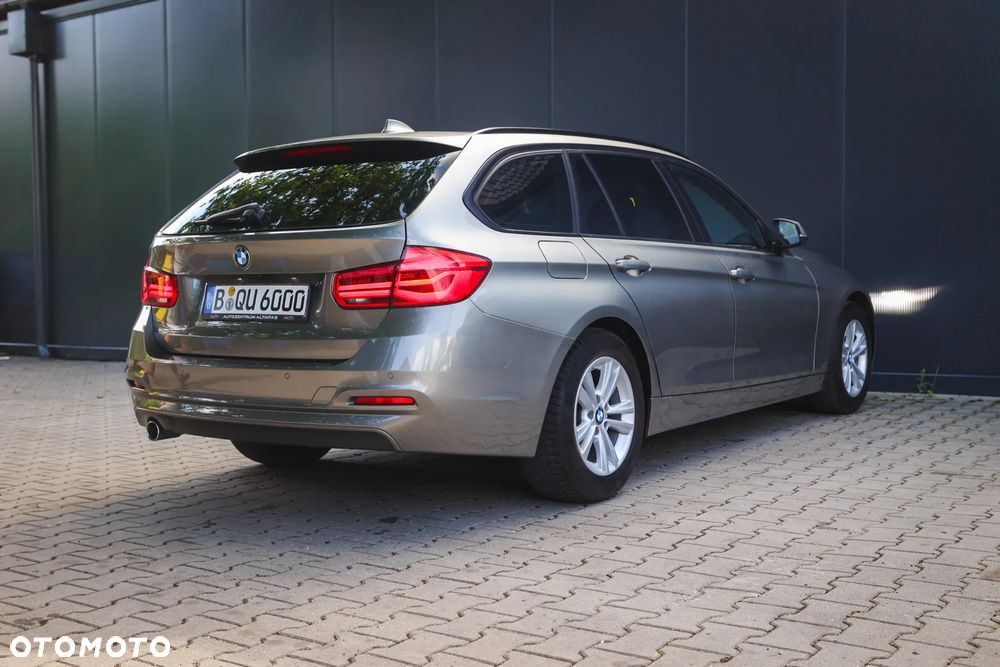 BMW Seria 3 318d Luxury Line - 9