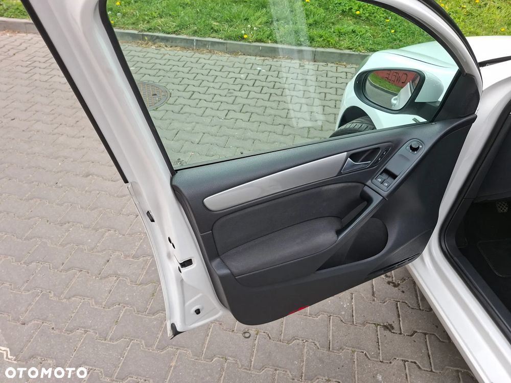 Volkswagen Golf 2.0 TDI DPF Comfortline - 12