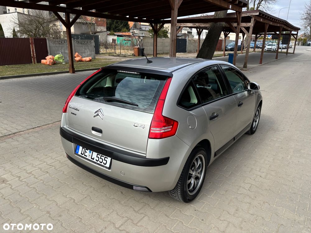 Citroën C4 1.4 16V Style - 29
