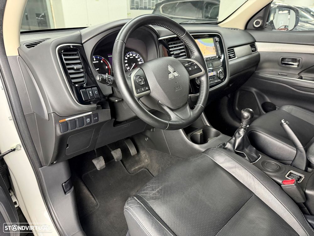 Mitsubishi Outlander 2.2 DI-D Intense - 16