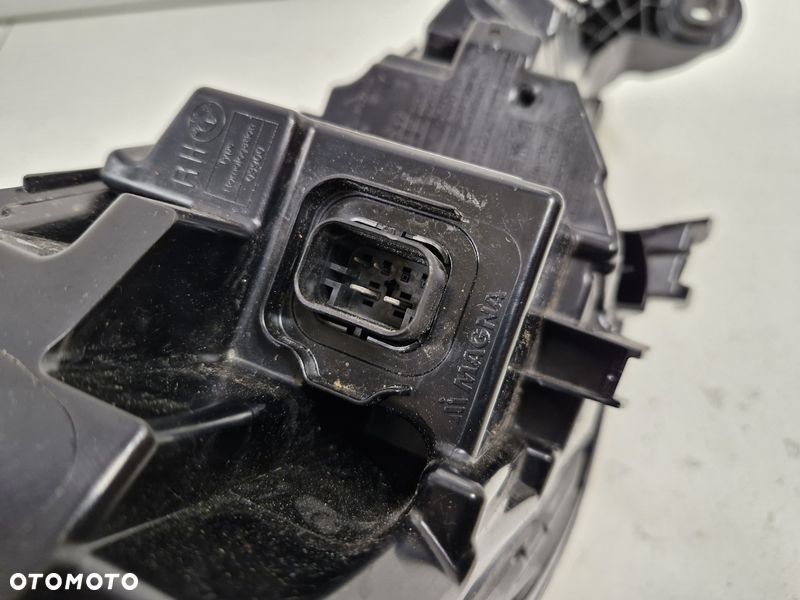 BMW X2 U10 LAMPA PRAWY TYŁ TYLNA W BŁOTNIK - 8