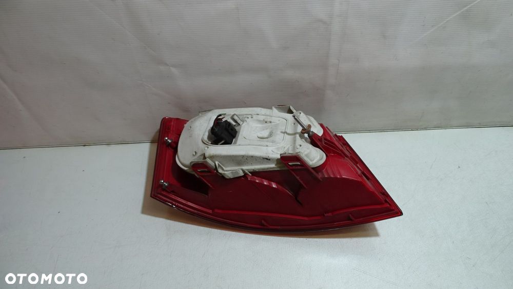 LAMPA PRAWA TYLNA AUDI A6 C6 2.7TDI - 5