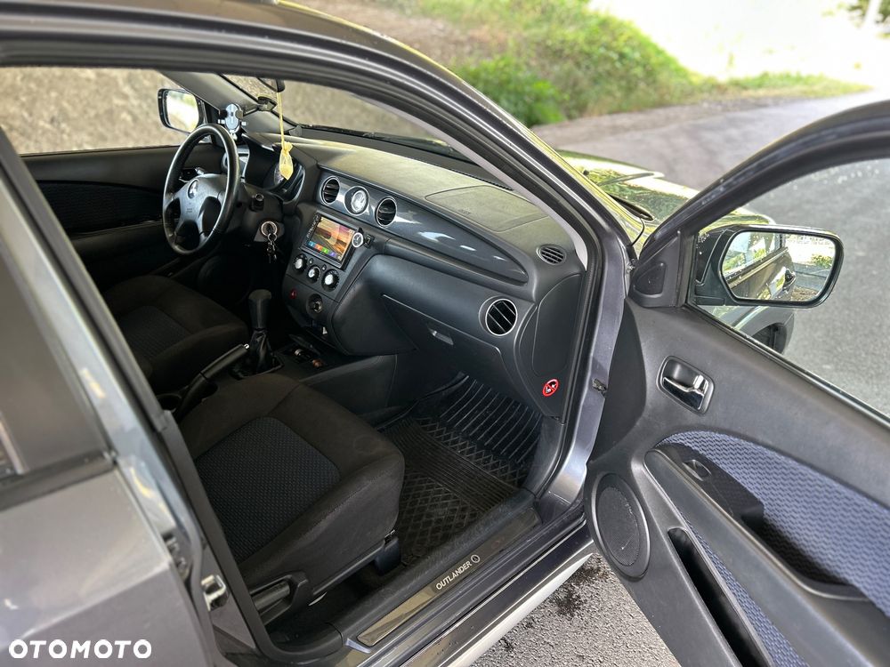 Mitsubishi Outlander 2.4 Intense - 10