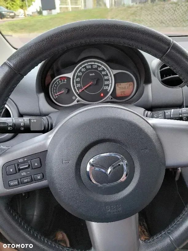 Mazda 2 1.5 Exclusive + - 11