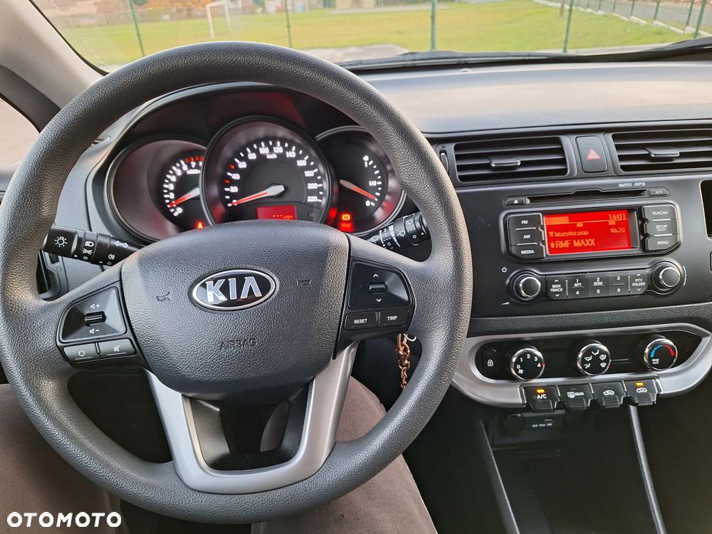 Kia Rio - 15
