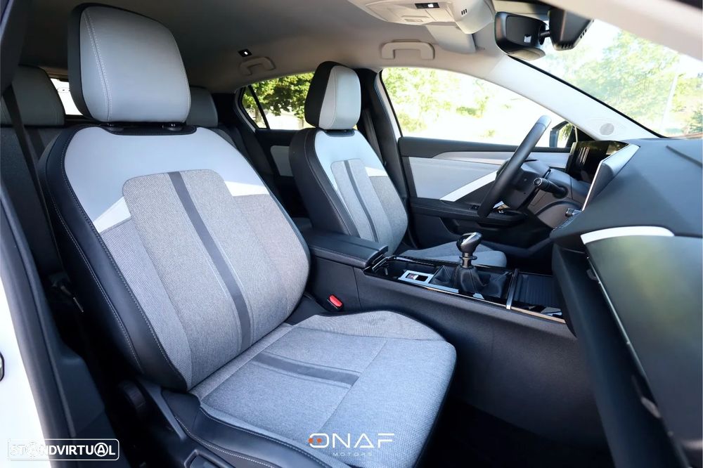 Opel Astra 1.2 T Elegance - 29