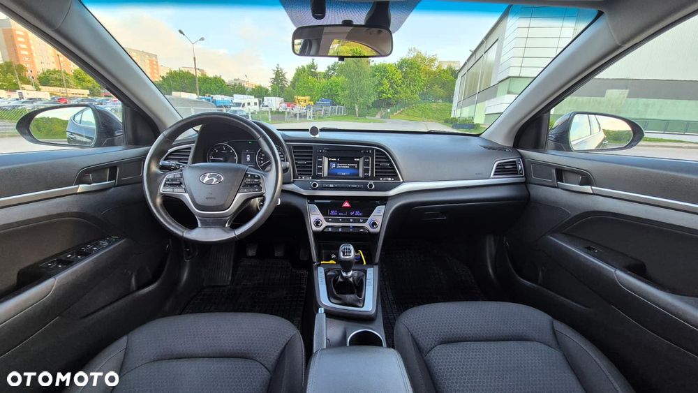 Hyundai Elantra 1.6 CRDi Style - 11