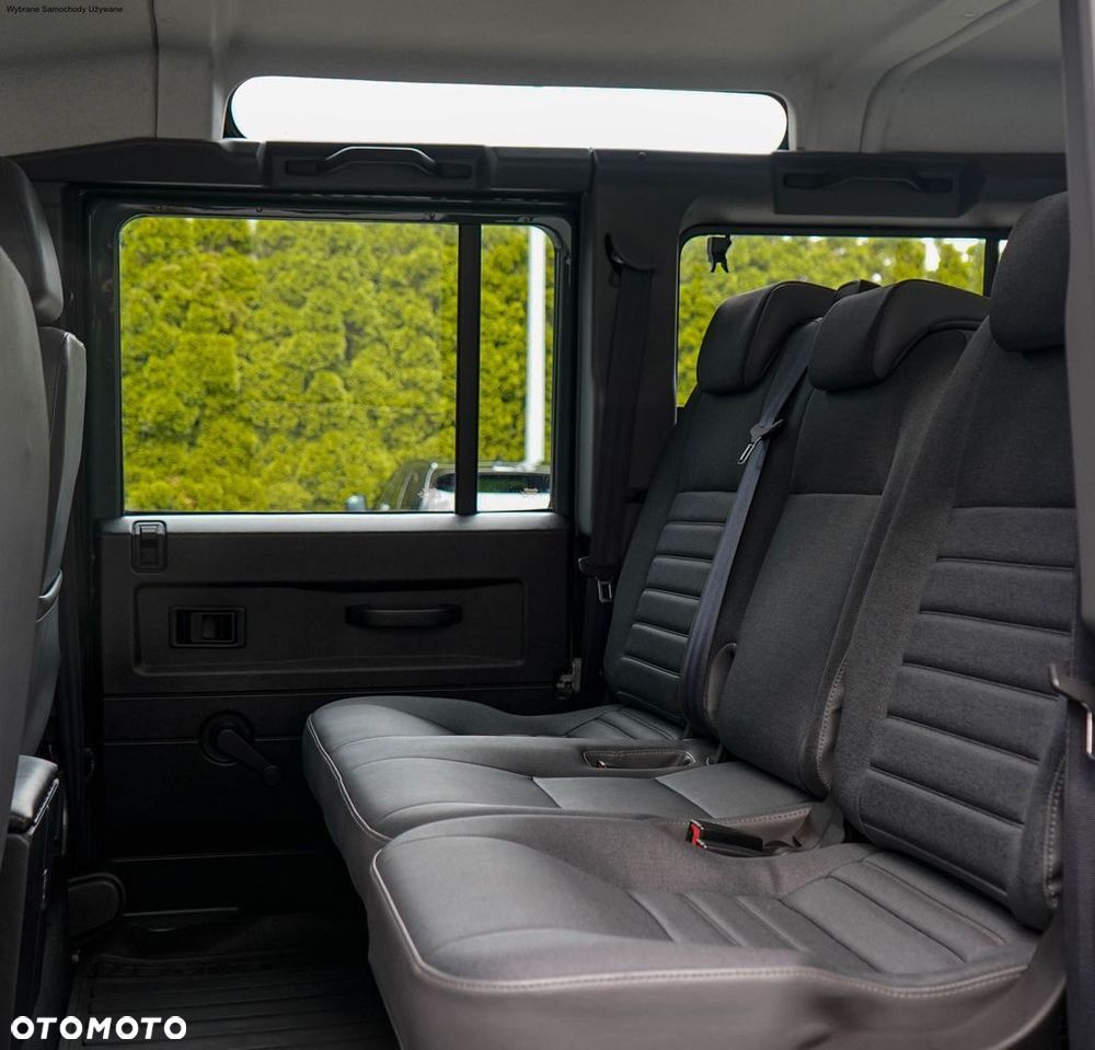 Land Rover Defender - 28