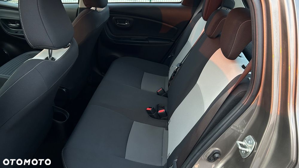 Toyota Yaris Hybrid 100 Business Edition - 23