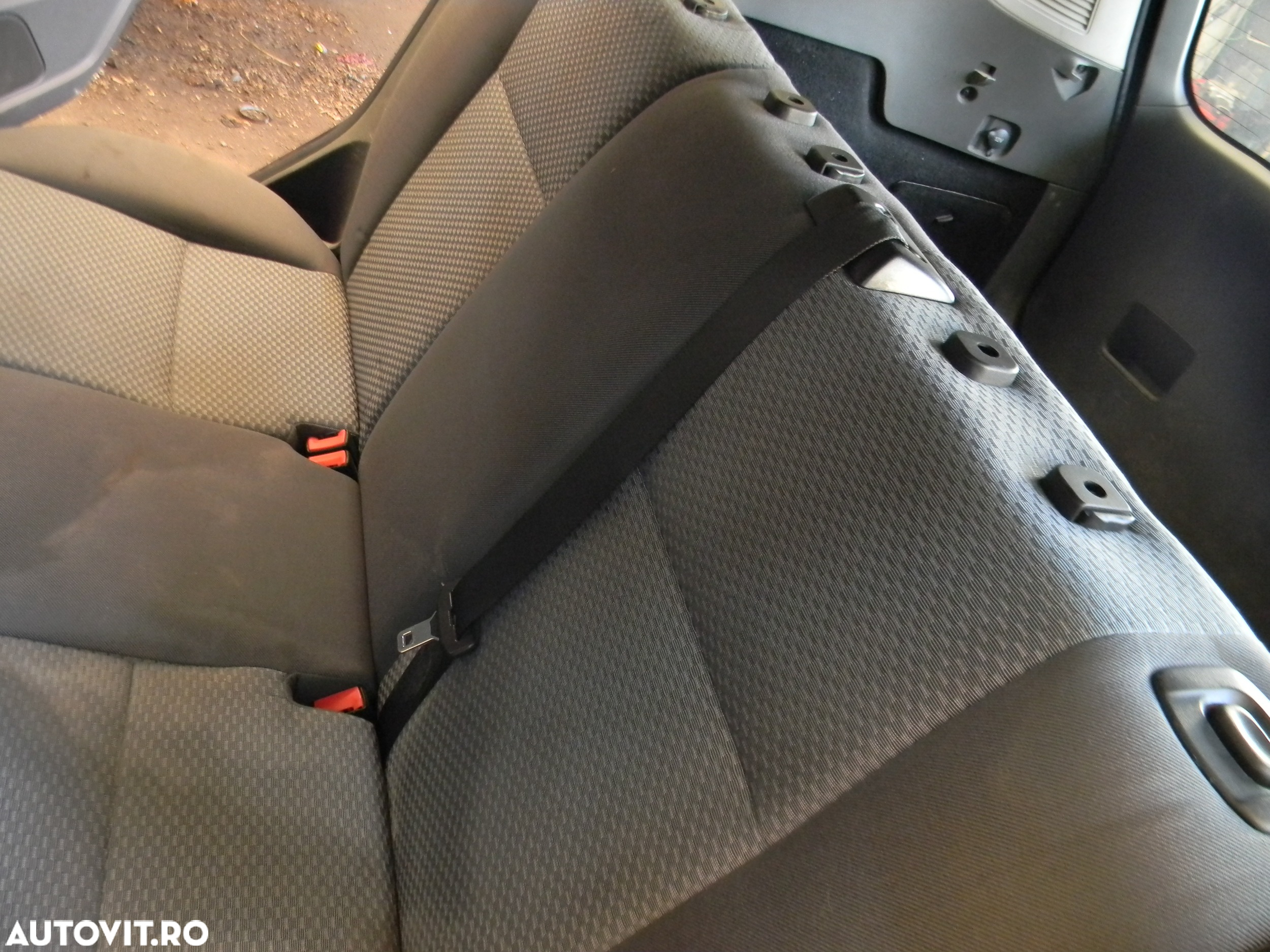 Dezmembrari  Ford FOCUS Mk 2  2004  > 2012 1.6 TDCi Motorina - 28
