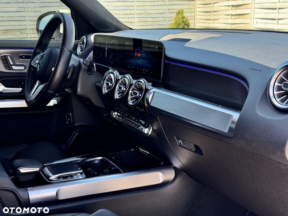 Mercedes-Benz GLB 250 4Matic 8G-DCT - 15