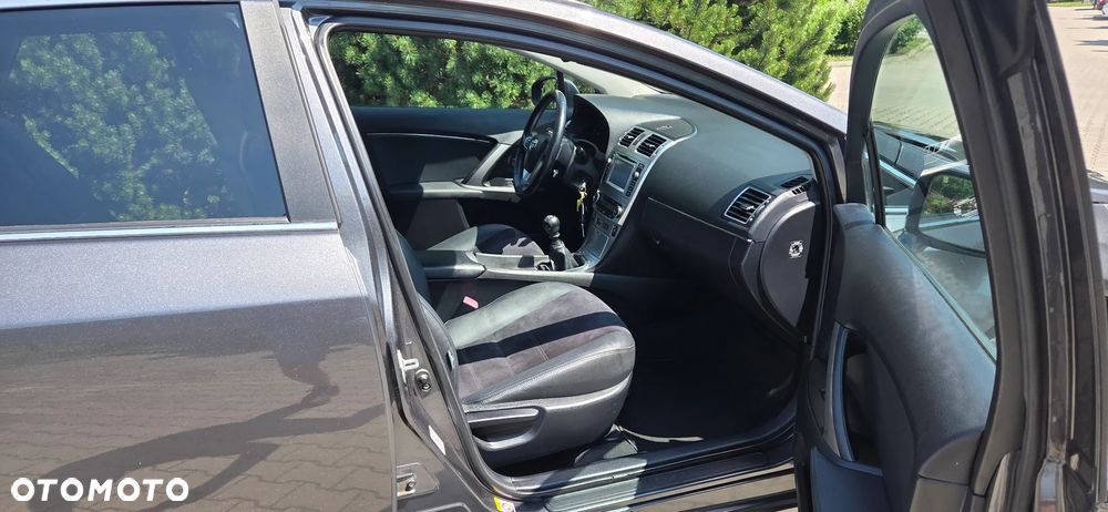 Toyota Avensis 1.8 Premium - 25