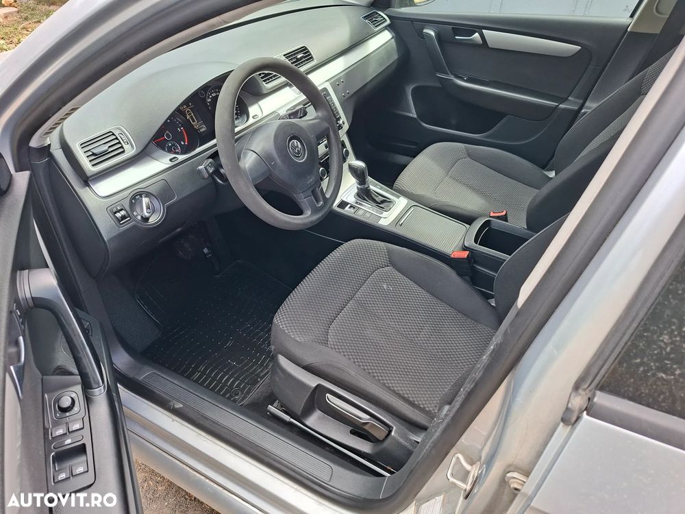Volkswagen Passat - 12