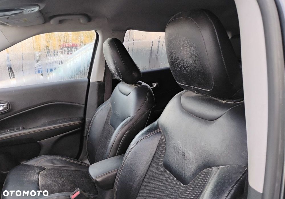 Jeep Compass - 10