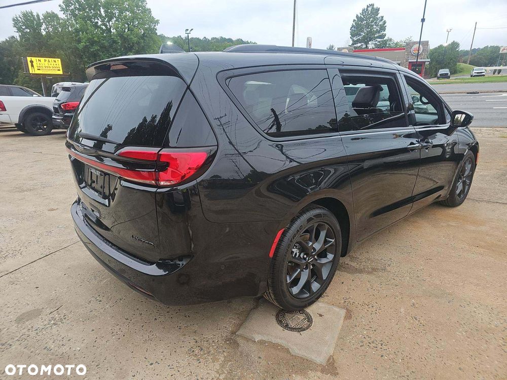 Chrysler Pacifica - 5