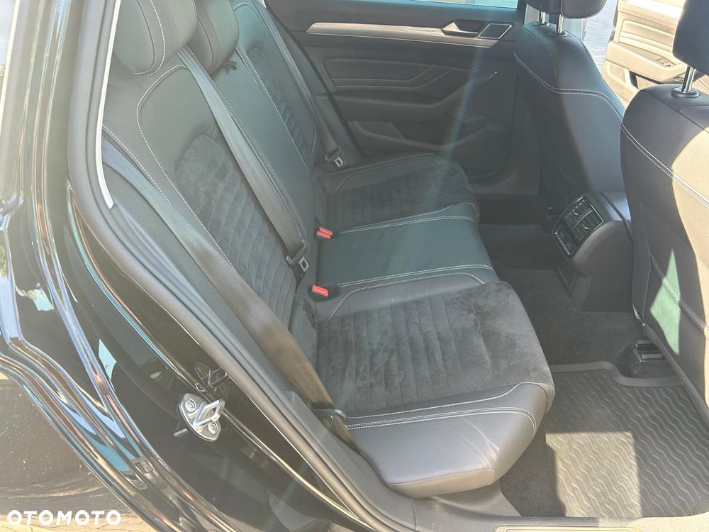 Volkswagen Passat - 25