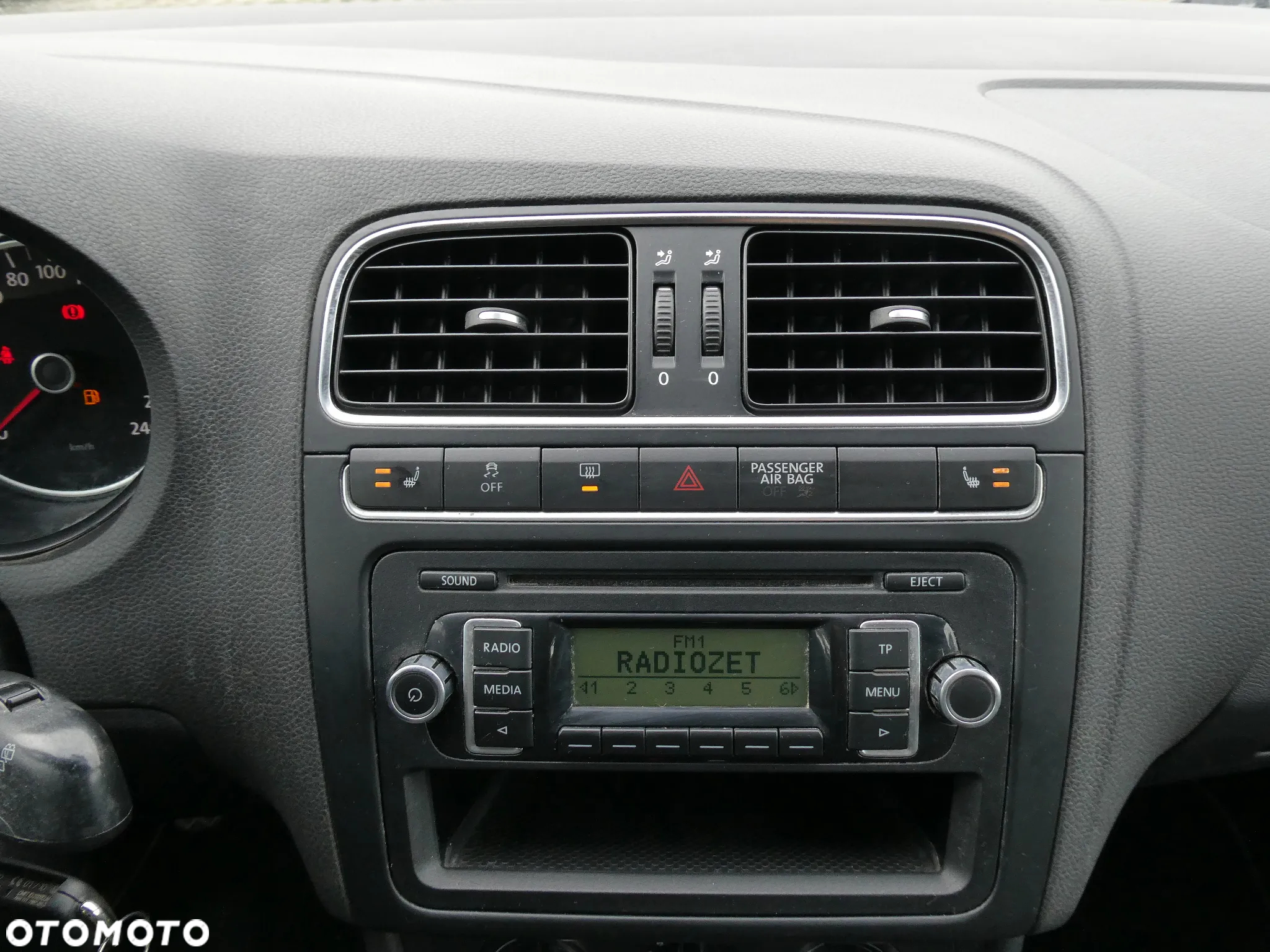Volkswagen Polo 1.4 16V Comfortline - 23