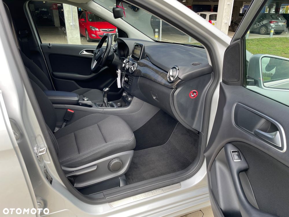 Mercedes-Benz Klasa B 180 (BlueEFFICIENCY) - 22
