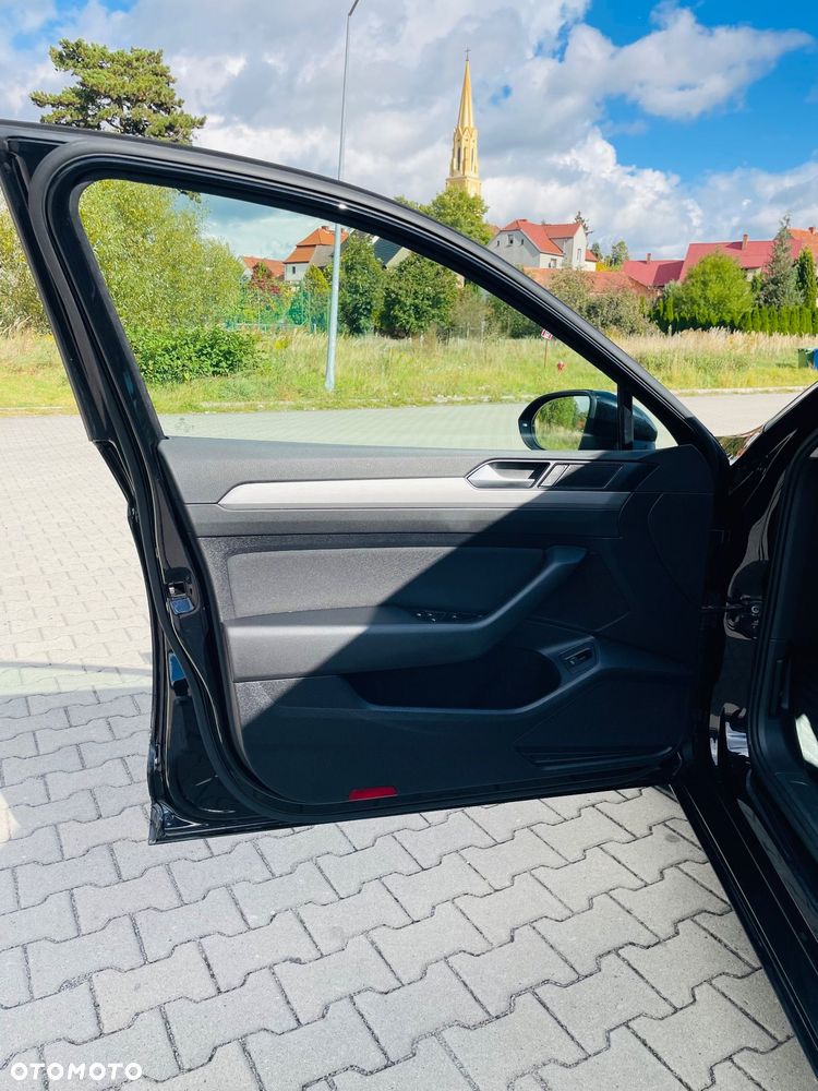 Volkswagen Passat Variant 2.0 TDI SCR DSG Elegance - 12
