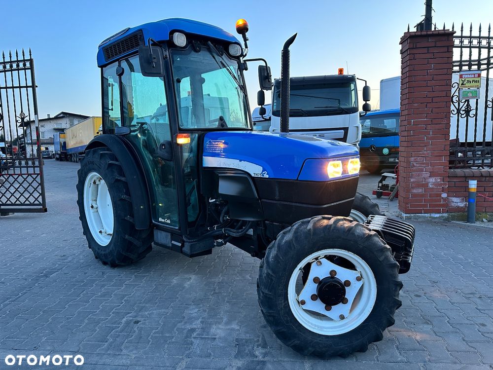 New Holland TN 75N TN75NA Pełzaki Mechaniczny SuperSteer™ 4X4 Sadowniczy - 5