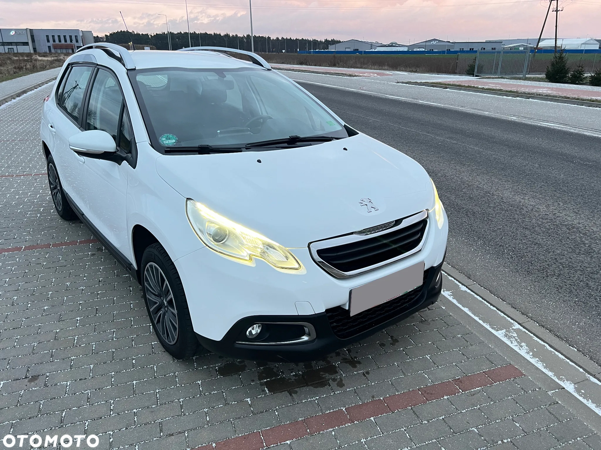Peugeot 2008 1.2 Pure Tech Allure S&S - 27