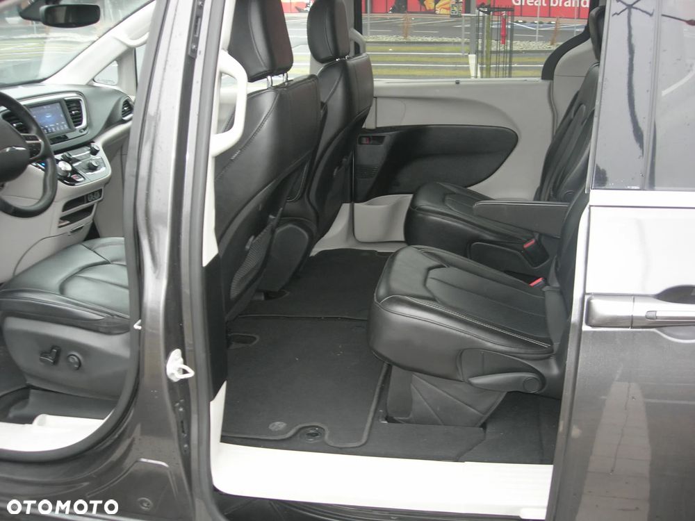 Chrysler Voyager - 15