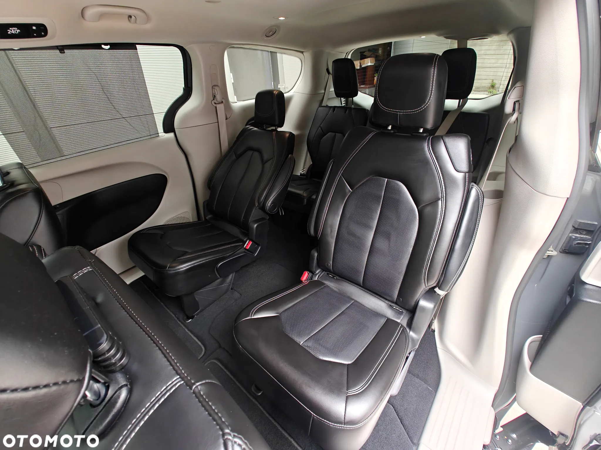 Chrysler Pacifica - 12