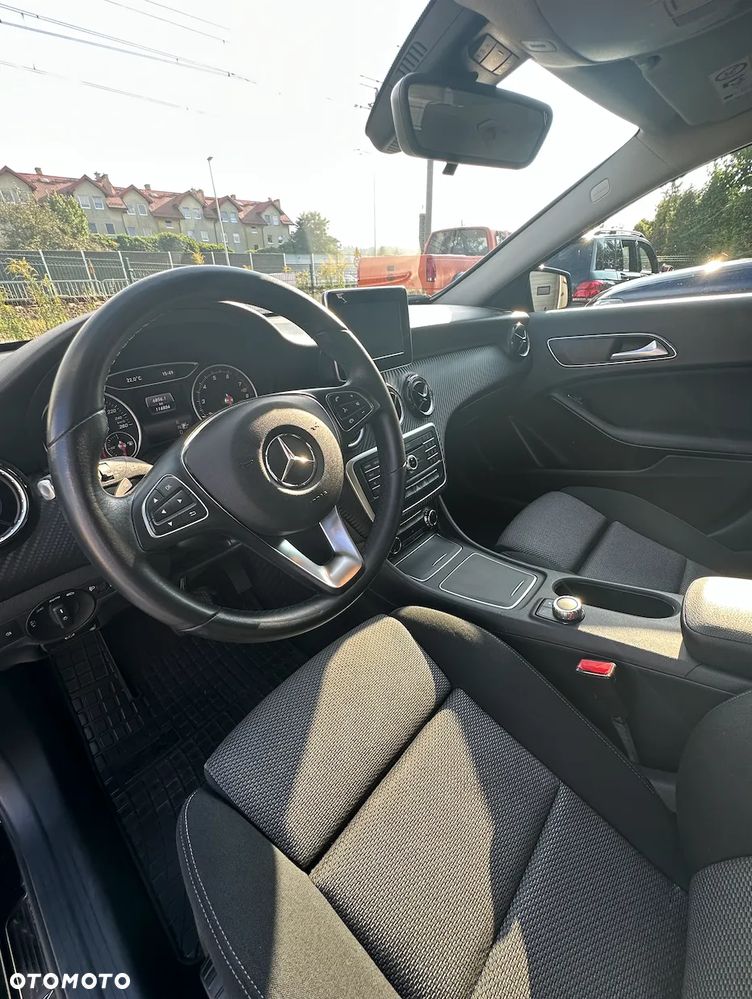 Mercedes-Benz GLA 180 7G-DCT - 6