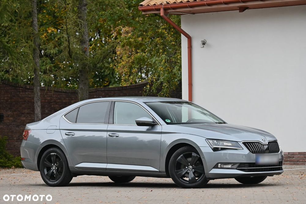 Skoda Superb 2.0 TDI DSG Premium Edition - 33