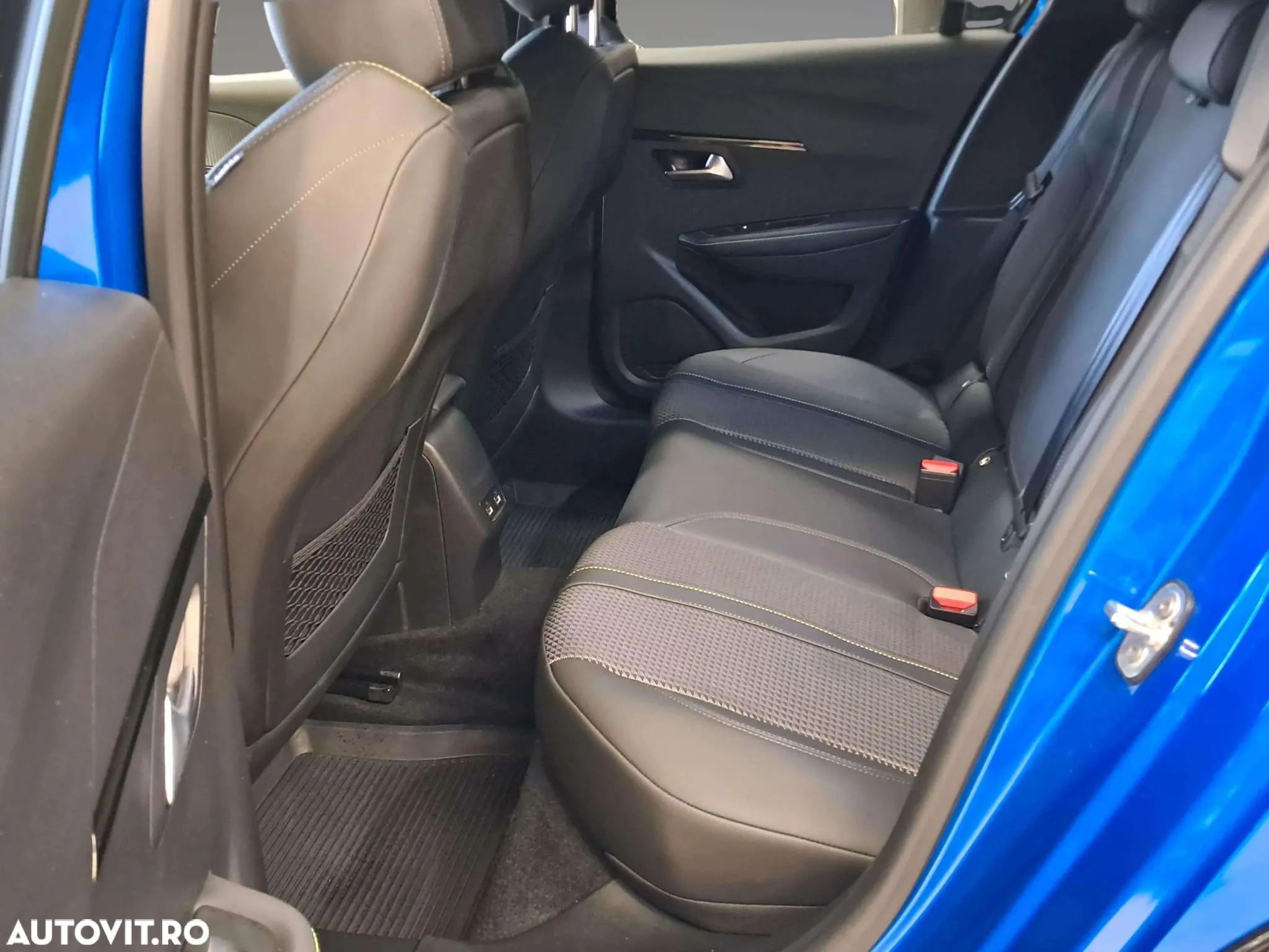 Peugeot 208 e-208 GT - 8