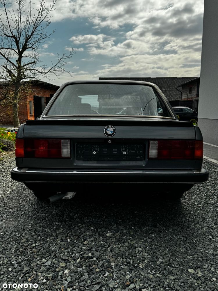 BMW Seria 3 318i - 7