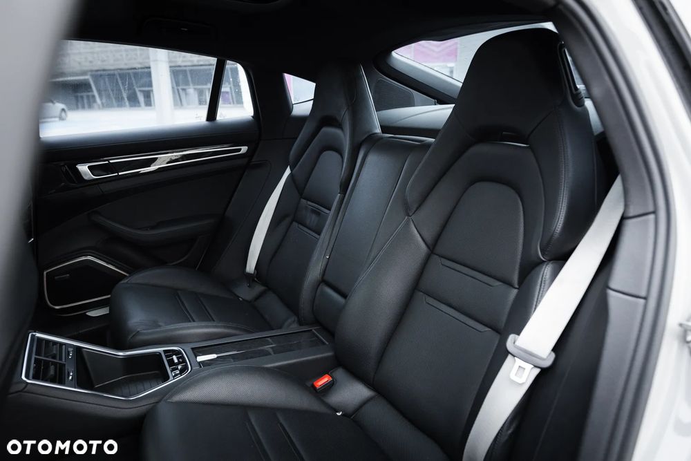 Porsche Panamera 4S - 32