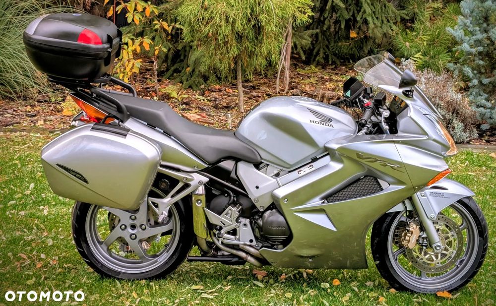 Honda VFR - 3