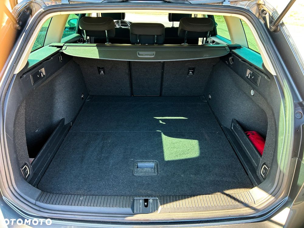 Volkswagen Passat - 35